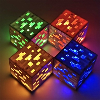 Minecraft Stone ore lampe - Blå, rød, grøn, orange